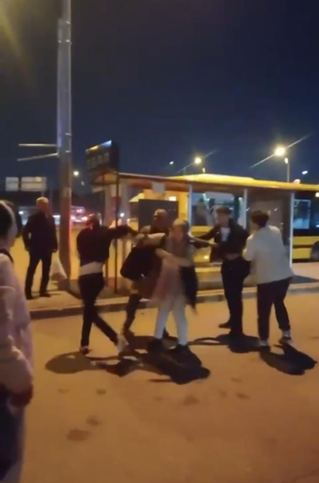Bursa'da otobüs şoförüyle yolcu birbirine girdi!