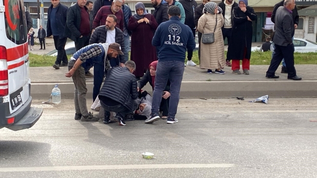 Bursa'da otomobil motosiklete çarptı: 3 yaralı!