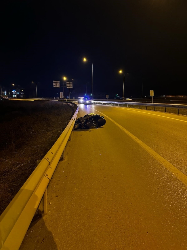 Bursa'da motosiklet metrelerce sürüklendi