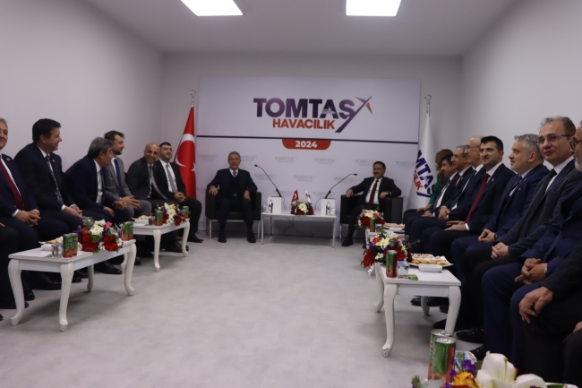 Hulusi Akar, TOMTAŞ Havacılık'ta incelemelerde bulundu