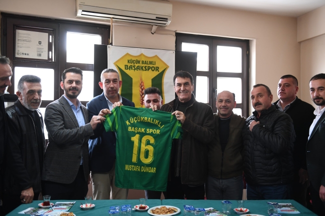 Başkan Dündar'a Küçükbalıklı'da sevgi seli