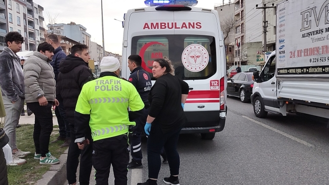 Bursa'da aynı yolda bir kaza daha! 2 kişi yaralandı
