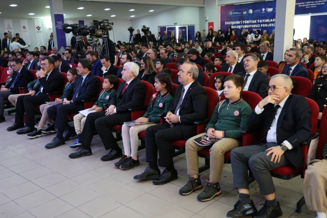 Bakan Kacır: Bu yolculukta gençlerin destekçisi olacağız