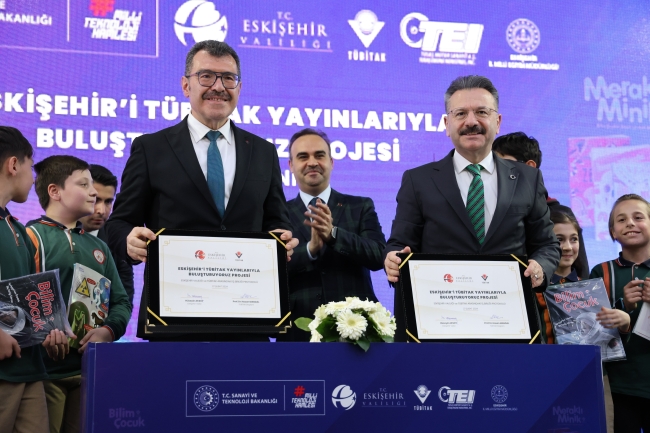Bakan Kacır: Bu yolculukta gençlerin destekçisi olacağız
