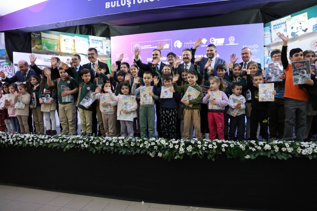 Bakan Kacır: Bu yolculukta gençlerin destekçisi olacağız