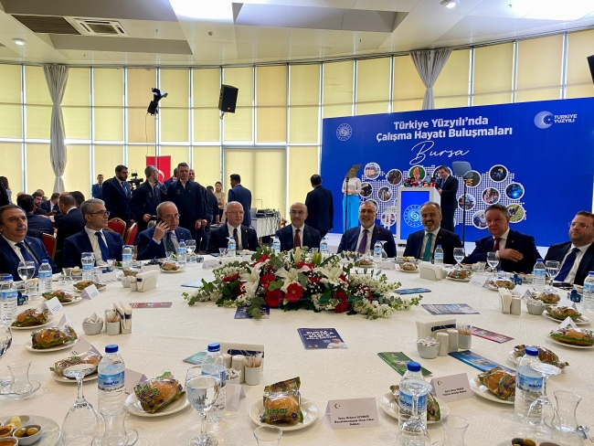 Çalışma ve Sosyal Güvenlik Bakanı Vedat Işıkhan Bursa'da STK temsilcileriyle bir araya geldi