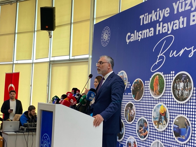 Çalışma ve Sosyal Güvenlik Bakanı Vedat Işıkhan Bursa'da STK temsilcileriyle bir araya geldi