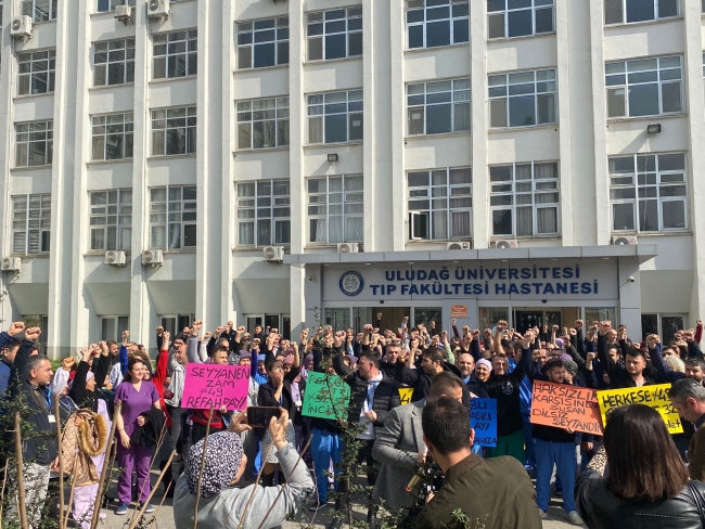 Uludağ Üniversitesi sağlık çalışanlarından zam talebi