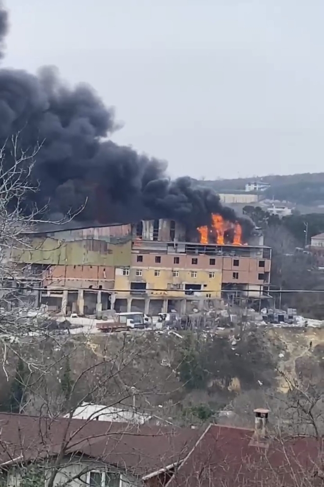 Beykoz'da fabrika yangını!