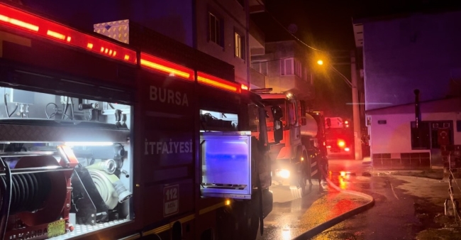 Bursa’da gece yarısı yangın paniği!