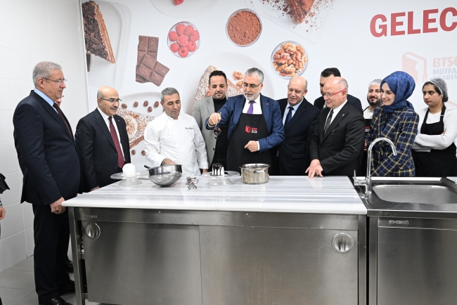 Bakan Işıkhan’dan BTSO Projelerine tam not