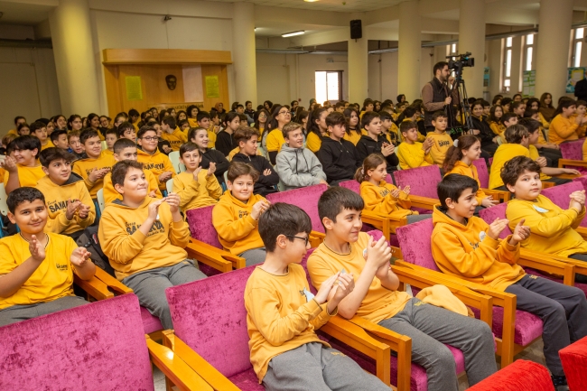 Bursa'da çevre okuryazarı gençler ödüllendirildi