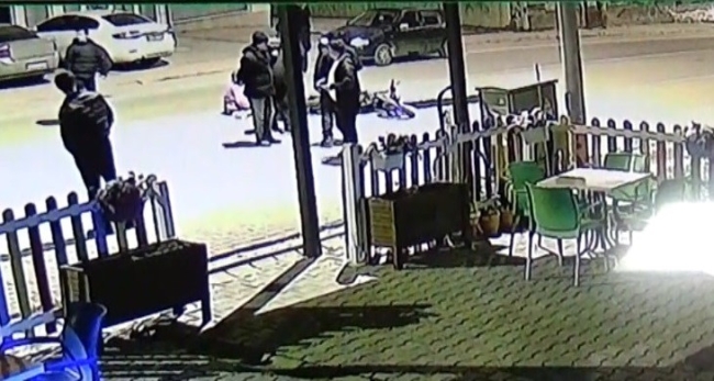 Feci kaza! Motosikletler kafa kafaya çarpıştı