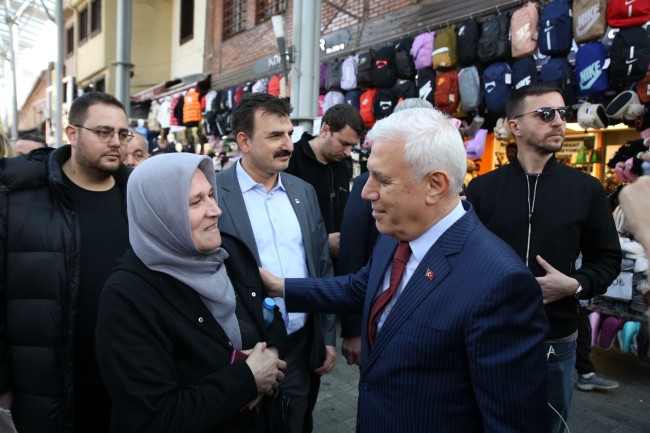 Başkan Adayı Bozbey Bıçakçılar Çarşısı'nı ziyaret etti