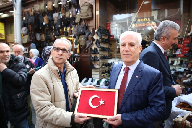 Başkan Adayı Bozbey Bıçakçılar Çarşısı'nı ziyaret etti