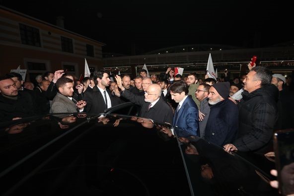Eleştirdiği treni kullandı