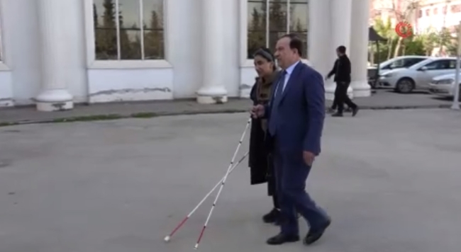 Görme engelli kız dereceyle üniversite kazandı