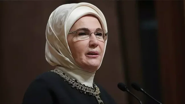 Forum'da Emine Erdoğan'a övgü