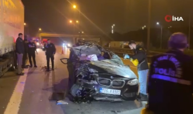 TEM Otoyolu'nda kaza! Aracın tavanı koptu
