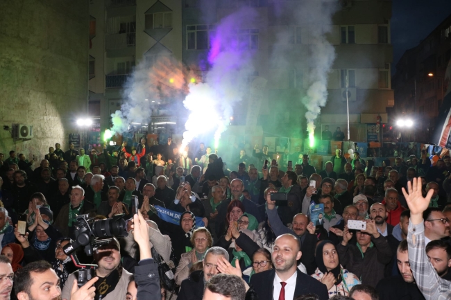 Gökhan Dinçer'in seçim ofisine miting gibi açılış