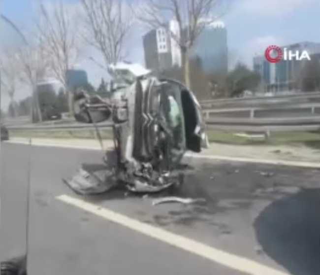 Aracına bakıp ağladı