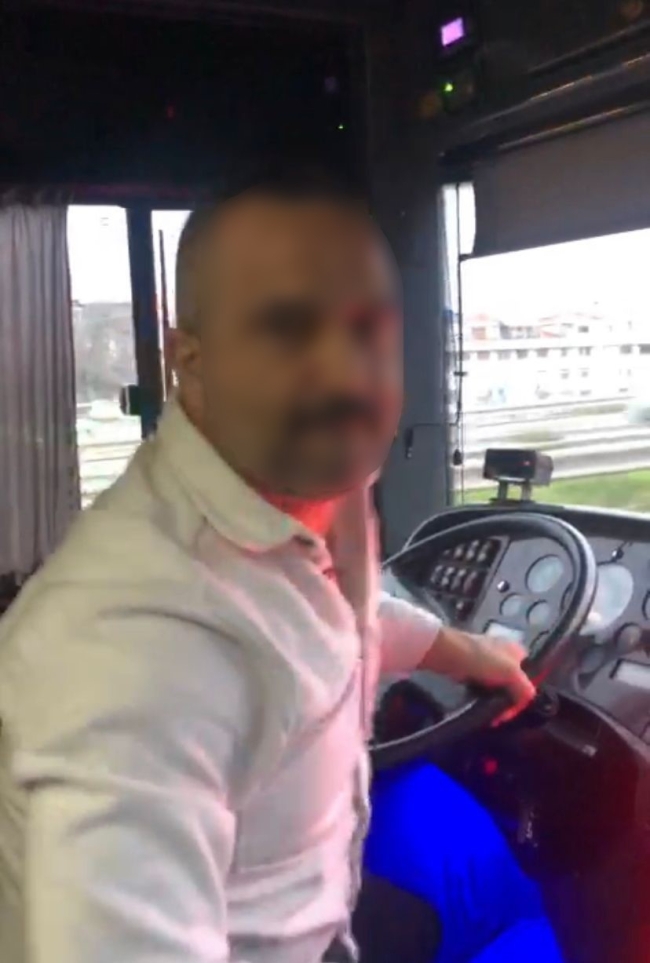 Otobüs şoförü yolcu kadına vurdu