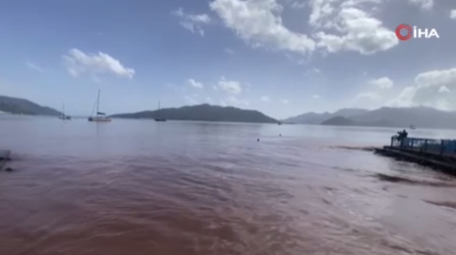 Marmaris'te denizin rengi değişti