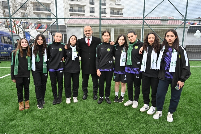 Büyükşehir’den Nilüfer’e futbol sahası