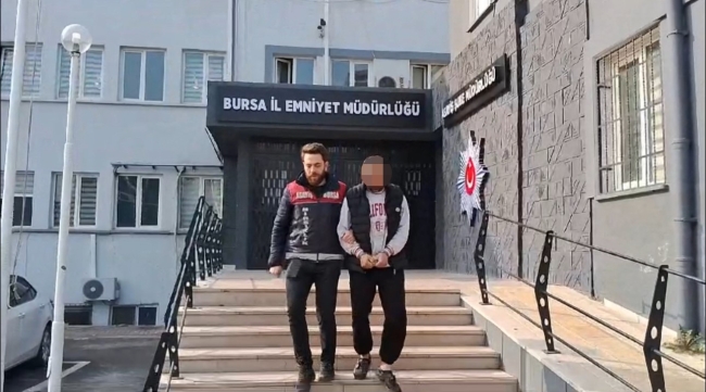 Bursa'da aracın camını patlattı! 50 bin TL'lik malzeme çaldı
