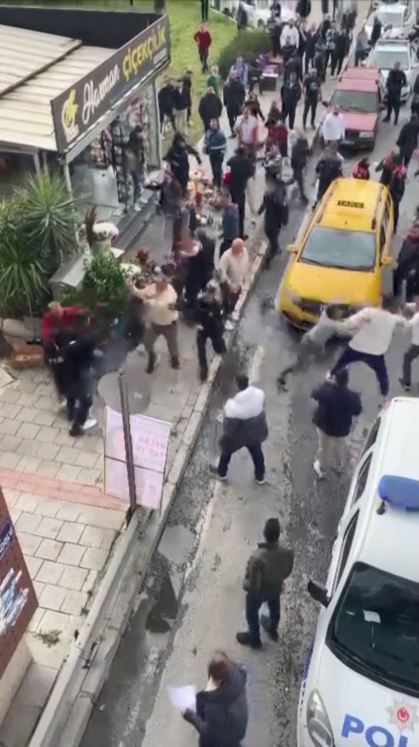 Trafikteki laf dalaşı silahlı kavgaya dönüştü