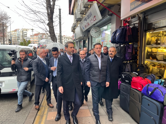 Bakan Bayraktar esnafı ziyaret etti