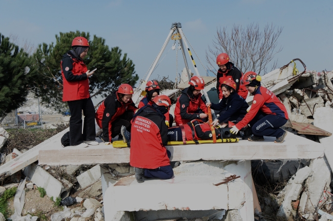 Hem belediyede çalışıyor hem hayat kurtarıyorlar