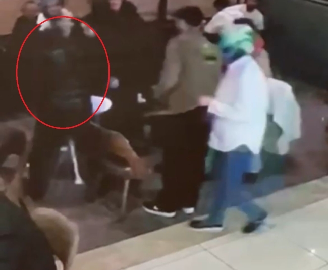 Küçük çocuğu Heimlich manevrası kurtardı