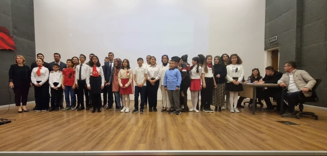 Öğrencilerden kalplere dokunan İstiklal Marşı performansı