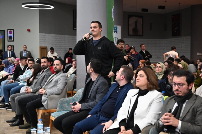 Başkan Aktaş’tan gençlerle sazlı sözlü muhabbet