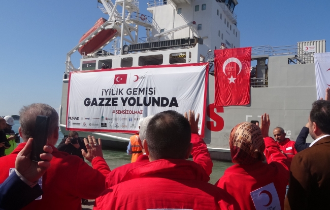 'İyilik Gemisi' 2 bin ton yardım malzemesiyle uğurlandı