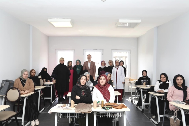 Başkan Taban Huzur Mahallesi İnesmek Kurs Merkezini Ziyaret Etti