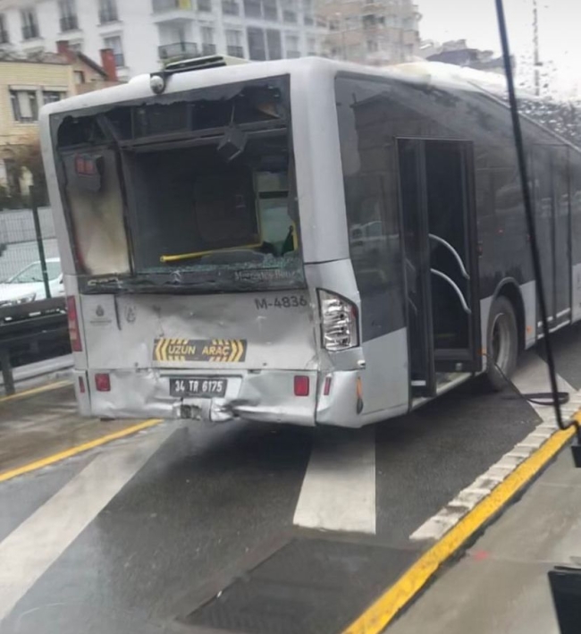 İstanbul'da metrobüs kazası! 5 yaralı var