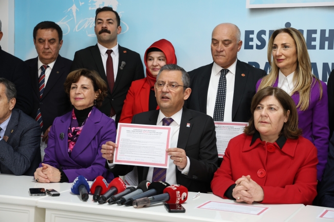 Burcu Köksal’a bir tepki de Özgür Özel'den!