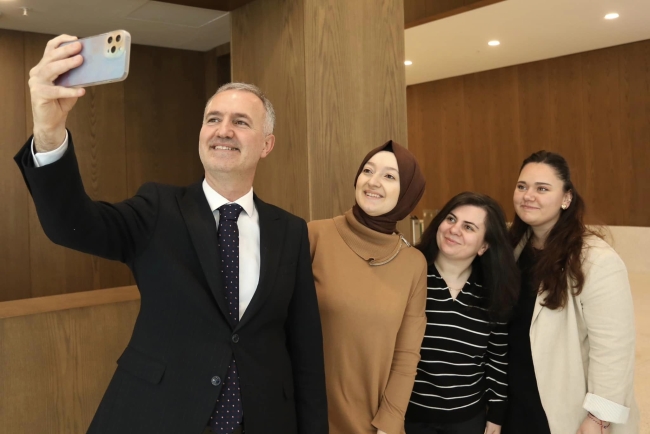 Başkan Taban'dan kadın personele 8 Mart jesti