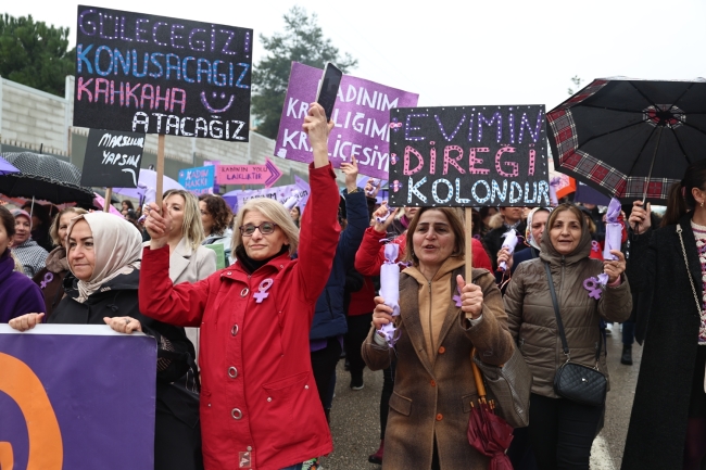 Nilüferli kadınlardan 8 Mart yürüyüşü