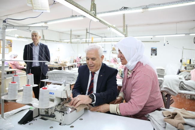 Bursa Büyükşehir Belediye Başkan Adayı Bozbey'den emekçi kadınlara ziyaret