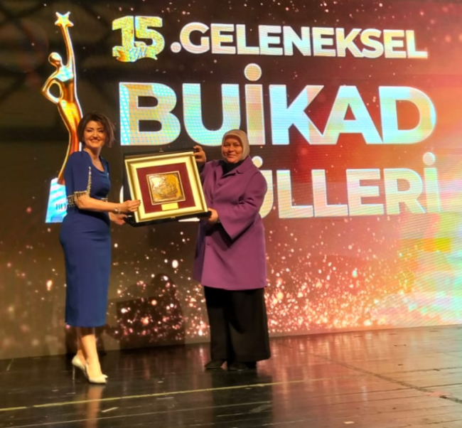 Başarılı iş kadınları ödüllendirildi!