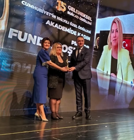 Başarılı iş kadınları ödüllendirildi!
