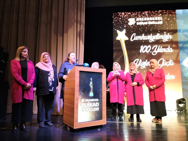Başarılı iş kadınları ödüllendirildi!