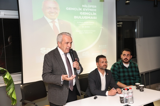 Şadi Özdemir üniversiteli öğrencilerle bir araya geldi