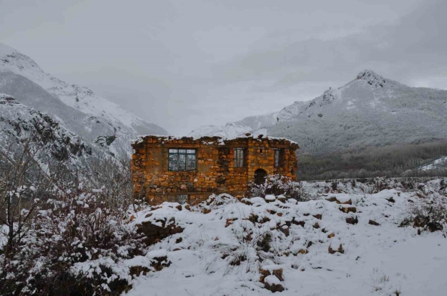 Tunceli'de iki farklı mevsim yaşanıyor