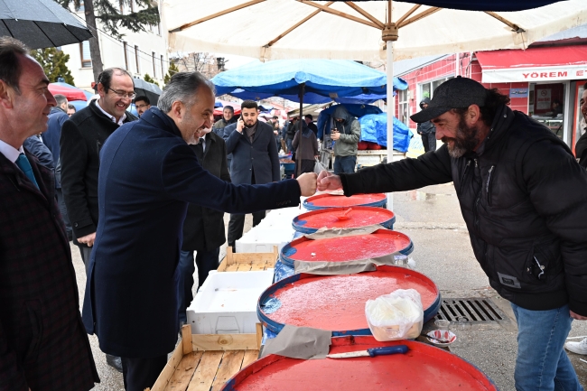 Büyükşehir’den besiciye yem desteği
