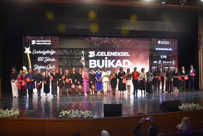 Başarılı iş kadınları ödüllendirildi!