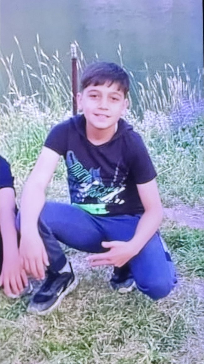 Kayıp oğlunu ağlayarak aradı